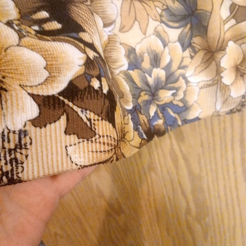 Emily Daniels Floral Lightweight Sweater - Picture 5 of 6
